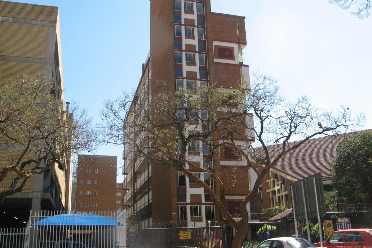 A BACHELOR FLAT TO RENT IN ARCADIA - Photo 2