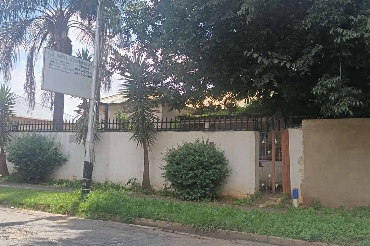 2 Bedroom House with ample covered parking and outbuildings for Sale - Photo 2