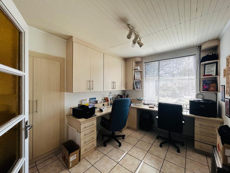 6 Bedroom Gem - Photo 6