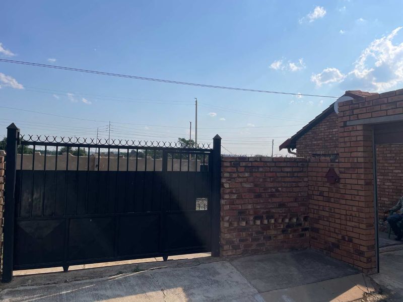 3 Bedroom house for sale in Nellmapius Ext1 - Photo 9