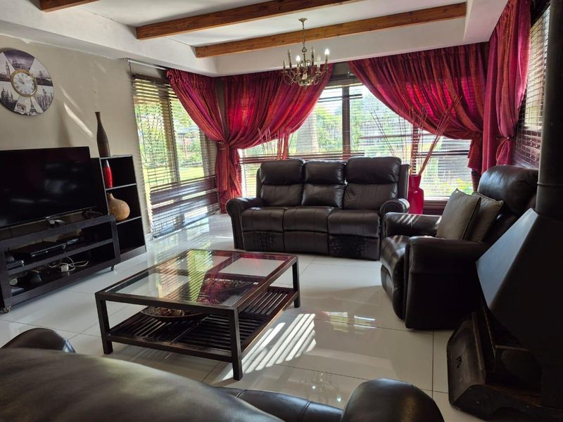 Large Family Home for Sale with Flatlet - Photo 4
