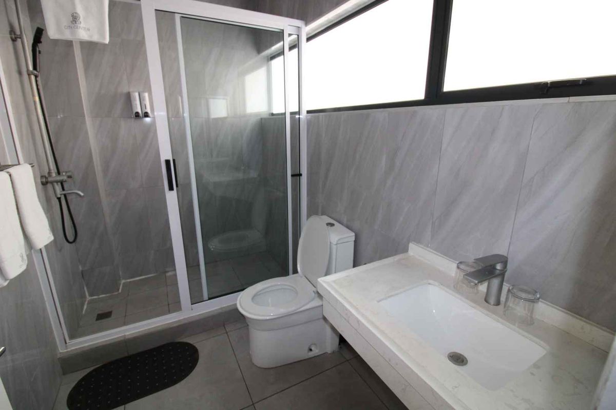 Hotel for sale offering 16 Neat Bachelor and one bedroom self catering Units - Photo 4