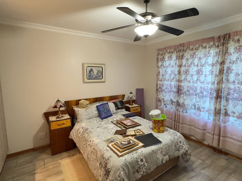 Ultra‐Modern, Upmarket Free‐Standing Town-House - Photo 9