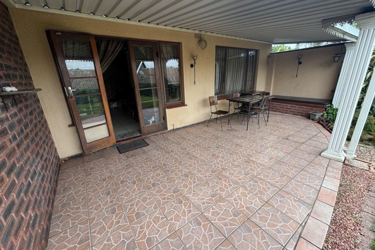 Modern 3 Bedroom Duplex in Secure Gated Complex | Pet-Friendly Living - Photo 2