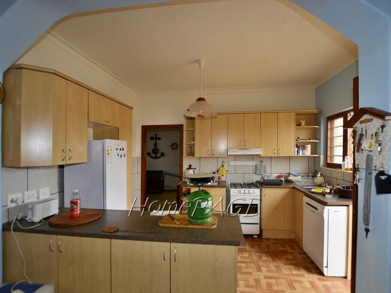 Ext 1, Henties Bay:  Home with Flat is for Sale - Photo 6