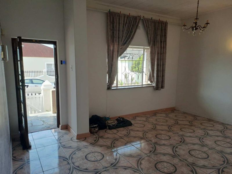 Family Home in the heart of Wynberg - Photo 5