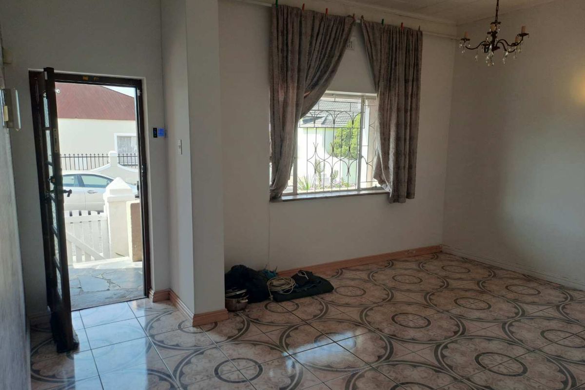 Family Home in the heart of Wynberg - Photo 5