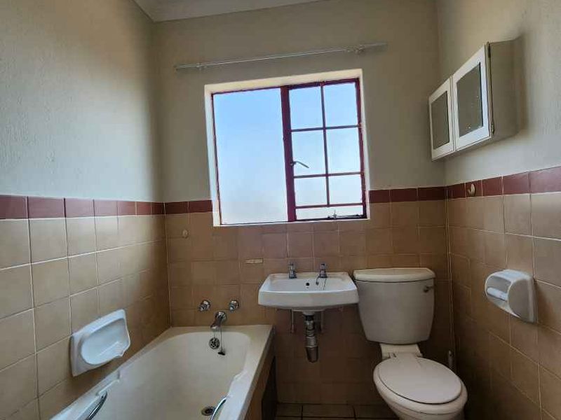 3 Bedroom Apartment To Rent – Villa Carmen, Moregloed, Pretoria - Photo 10