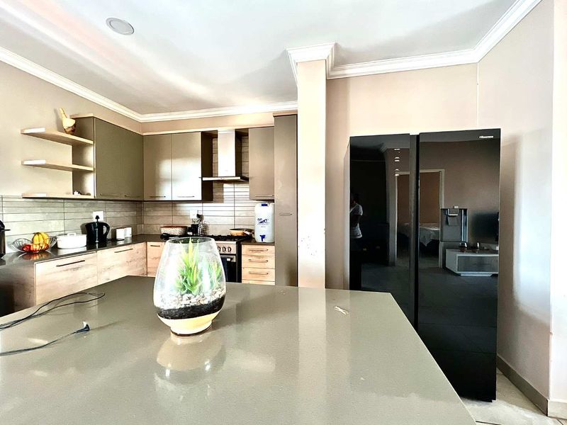 Apartment in Six Fountains Estate - Photo 4