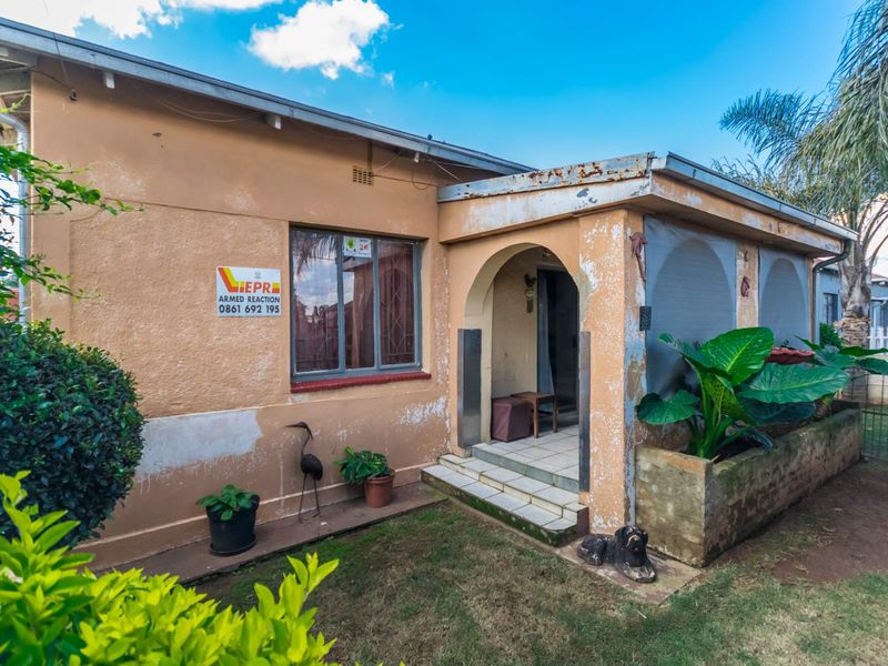 Ideal Family Home In Krugersdorp West - Photo 3