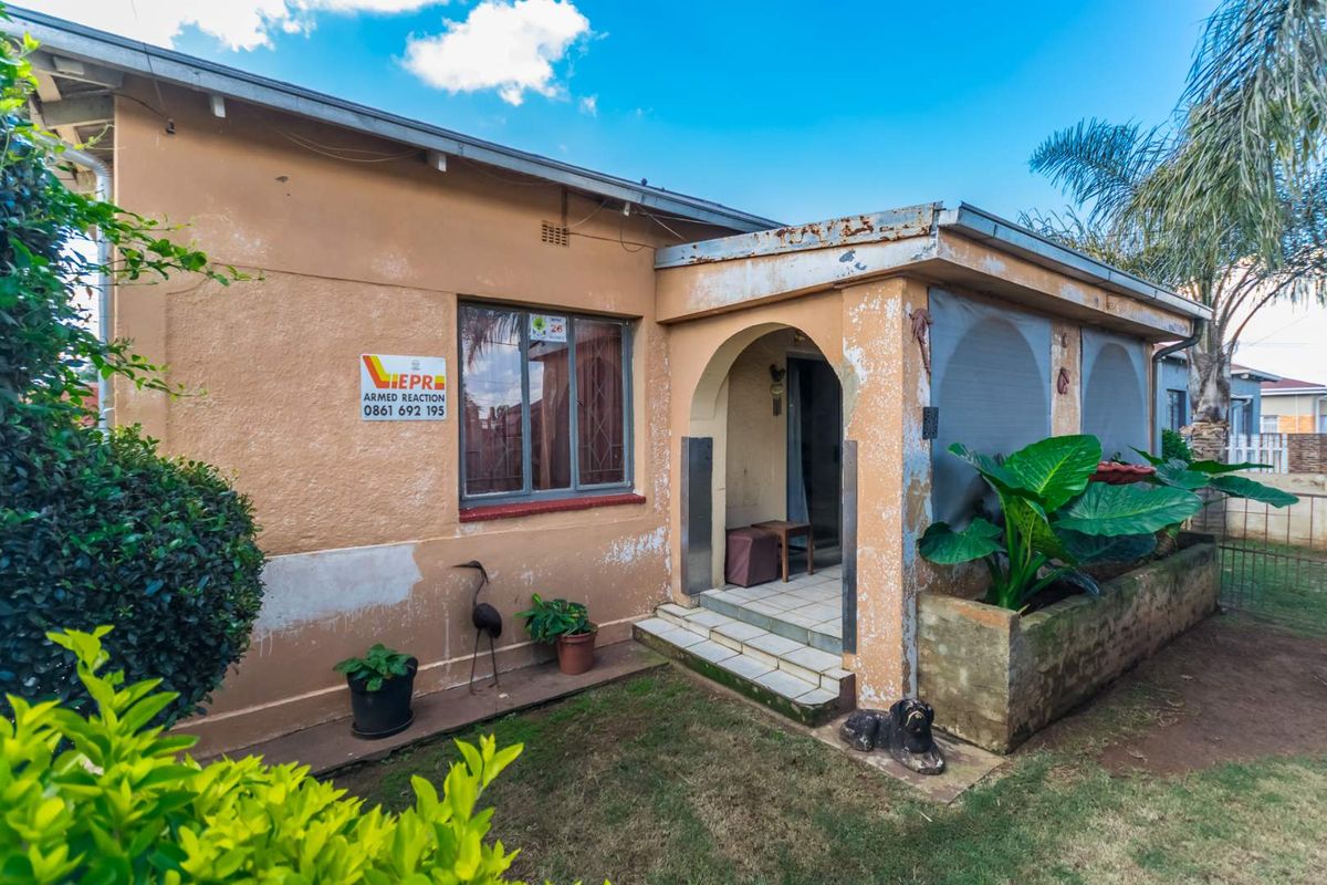 Ideal Family Home In Krugersdorp West - Photo 3