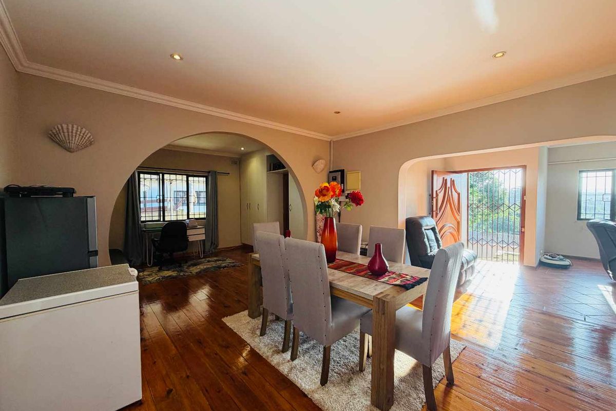 Hendra - Spacious Family Living with Income-Generating Cottage - Photo 2