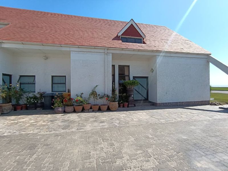 For Sale - Walvisbaai - Lagoon-Front Family Home - Photo 2