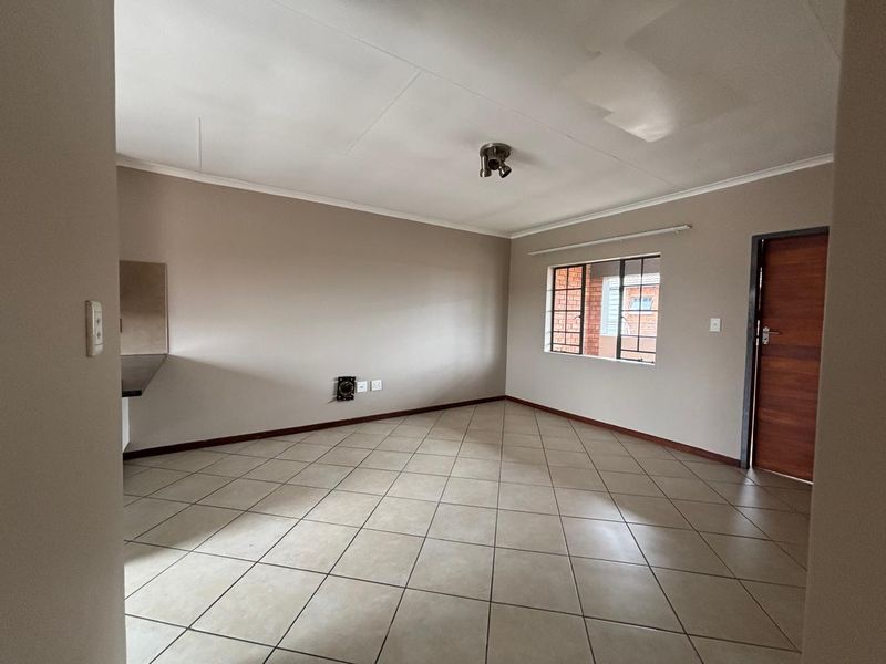 2 Bedroom 1 Bathroom Townhouse For sale in Midrand - Photo 9