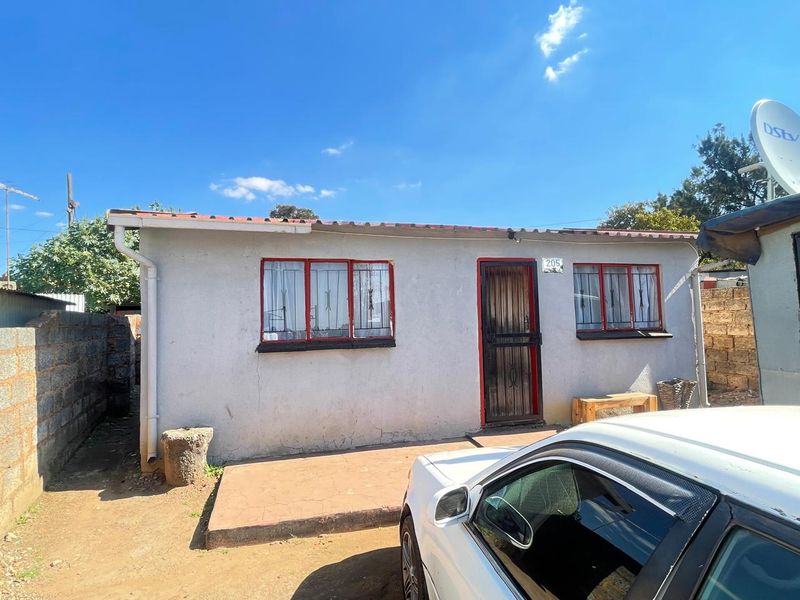 A HOME THAT CAN BE YOUR HOME!!!! - Photo 4