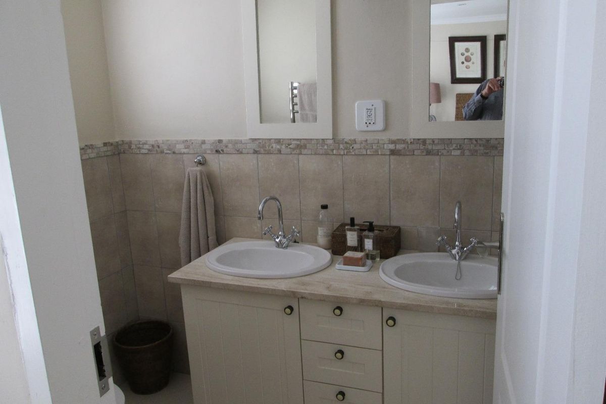 Immaculate interior decorated and  furnished sea view penthouse in central Swakopmund - Photo 5