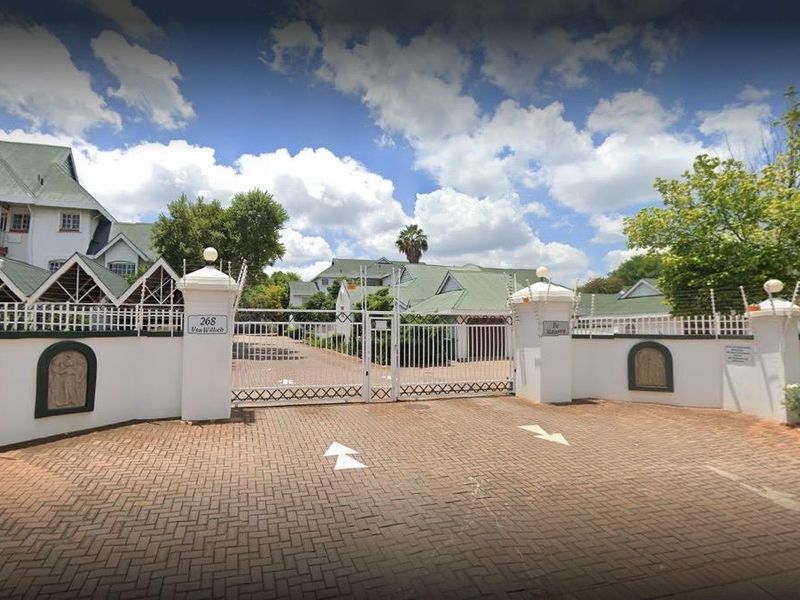 Lock-Up-and-Go Townhouse with Spacious Garden in Die Hoewes - Photo 1