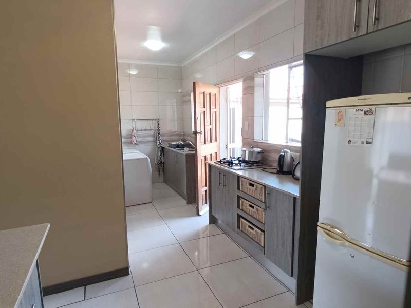 Charming Townhouse for Sale in Norkem Park - Photo 5