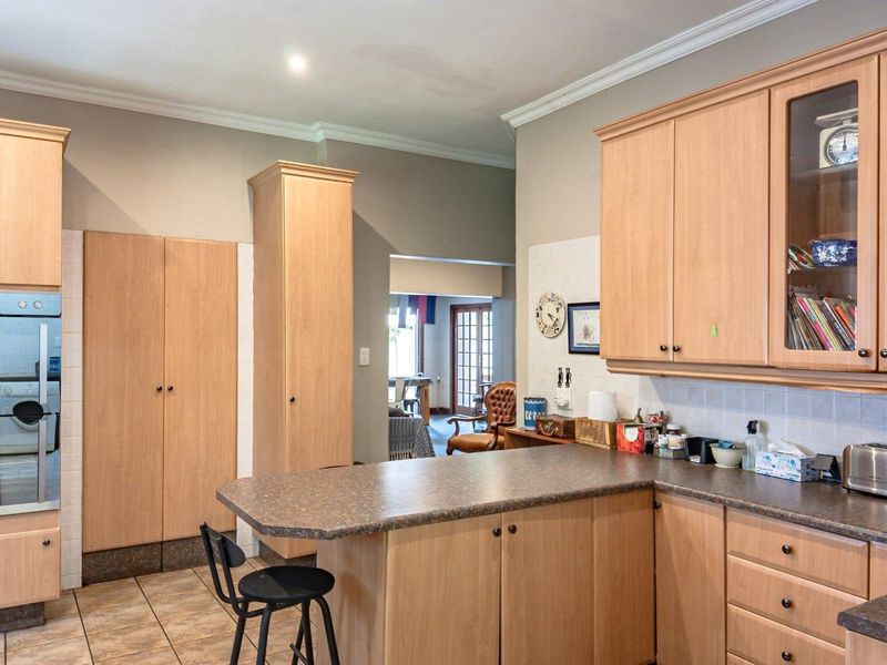 FOUR BEDROOM HOUSE FOR SALE IN EASTWOOD, ARCADIA - Photo 8