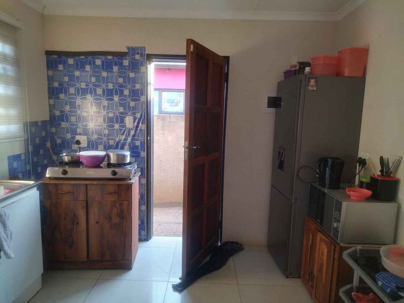 3 bedrooms house for sale in Soshanguve VV - Photo 4