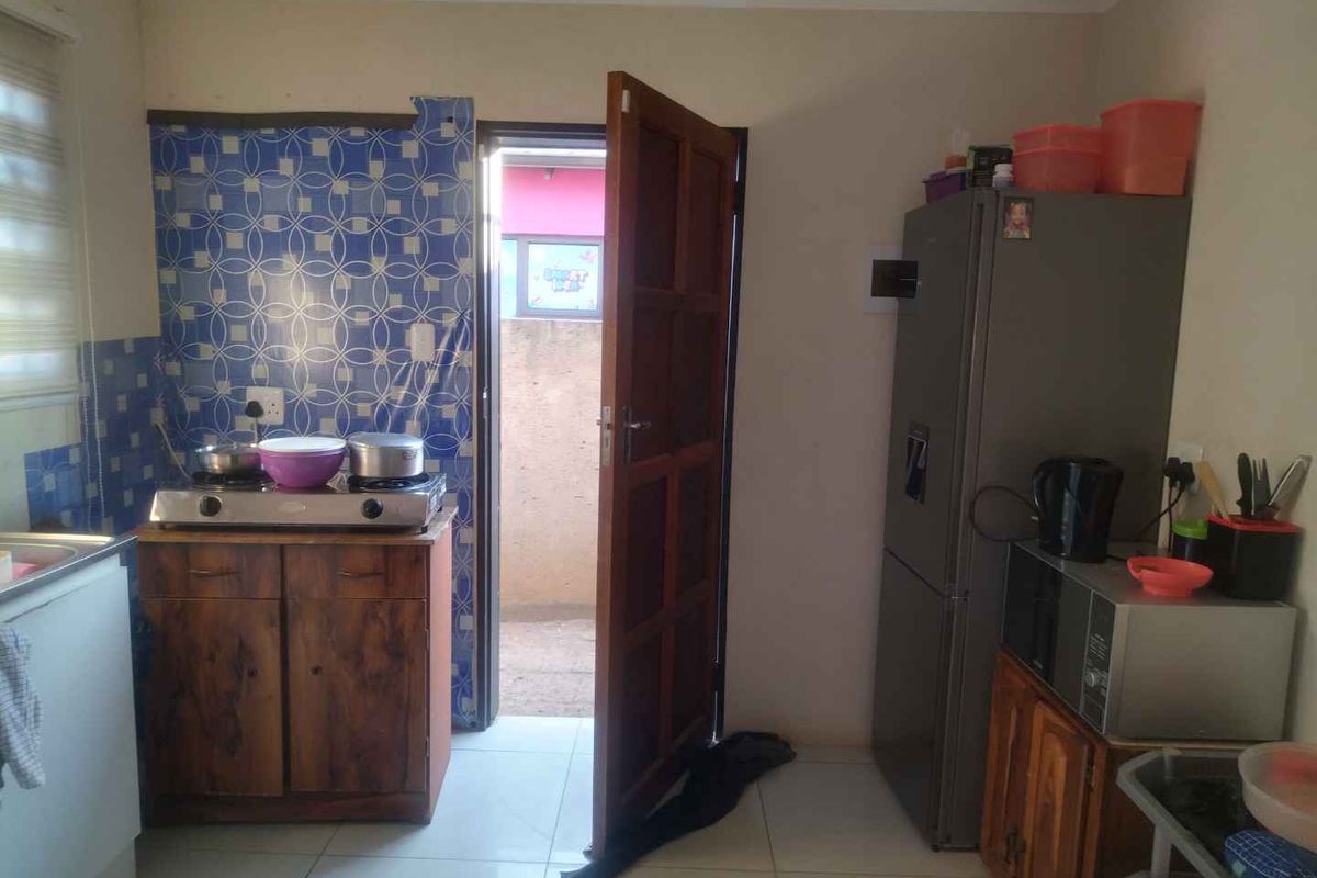 3 bedrooms house for sale in Soshanguve VV - Photo 4