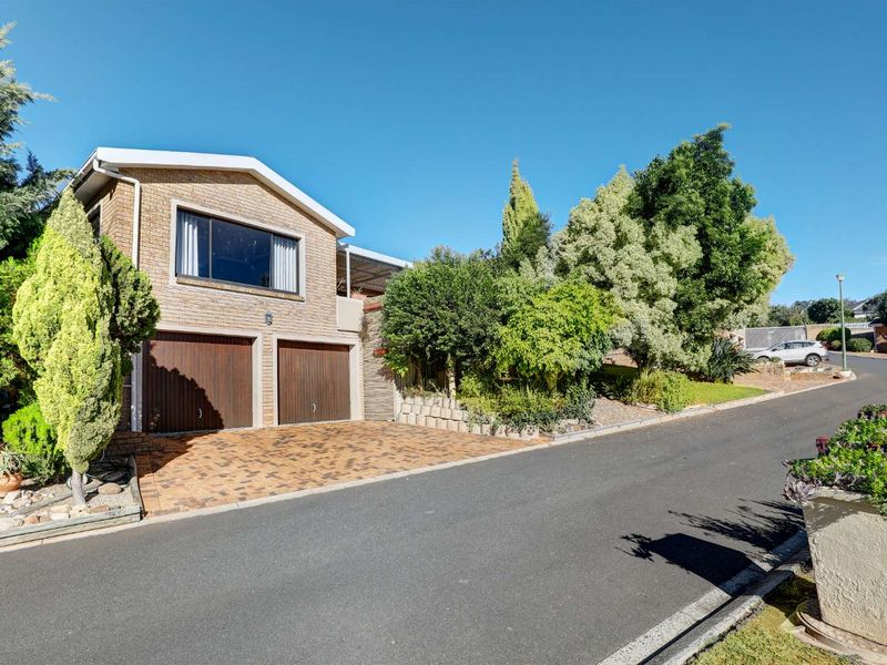 North facing! Panoramic Views! Tranquil and Secure Setting! - Photo 2