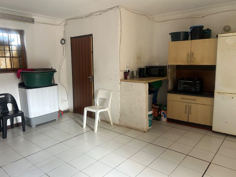 14 Bedroom house in Laudium - Photo 9