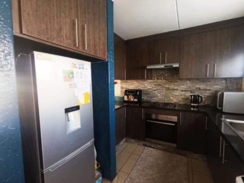 2 Bedroom Townhouse for Sale in Mondeor Johannesburg South - Photo 4