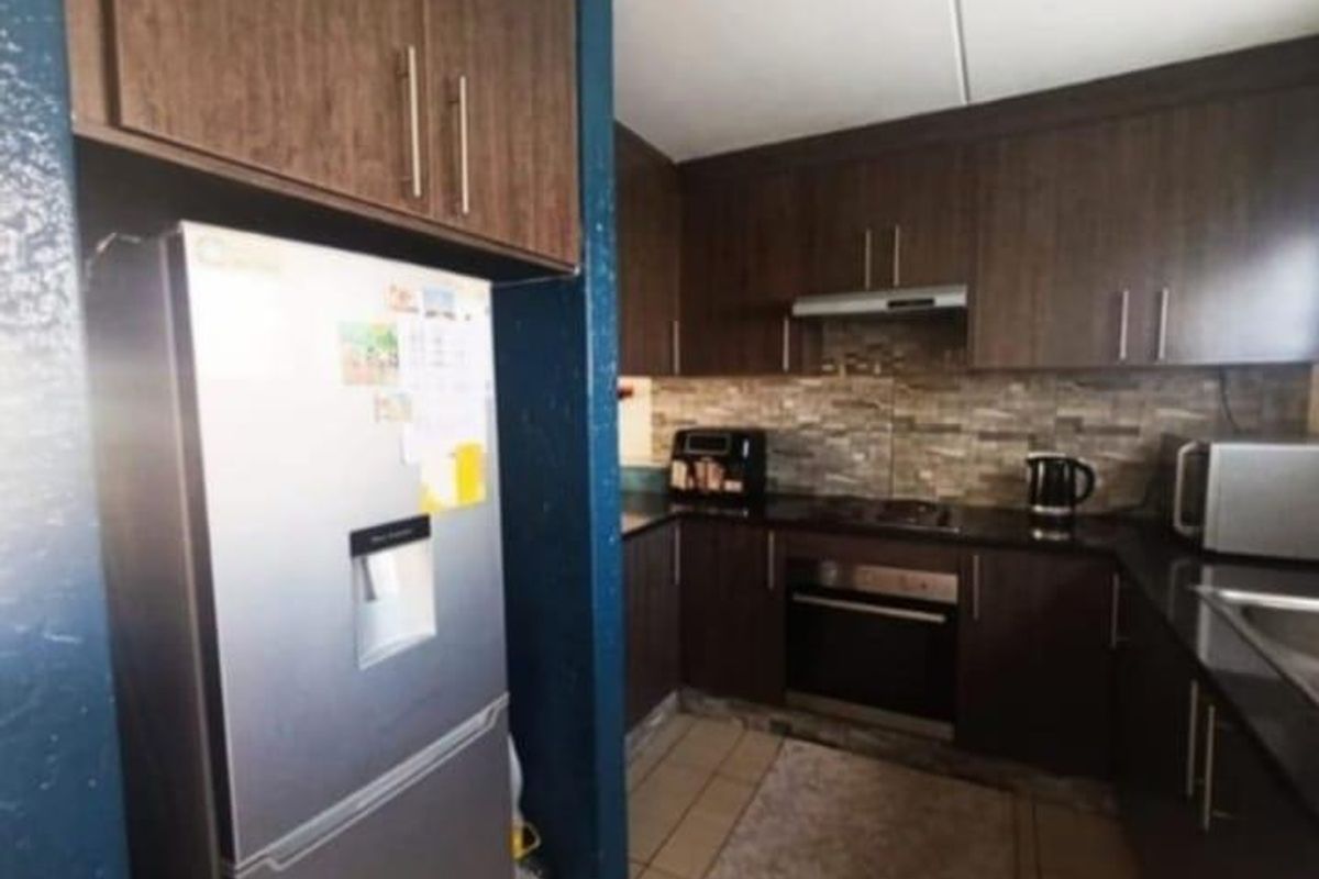 2 Bedroom Townhouse for Sale in Mondeor Johannesburg South - Photo 4