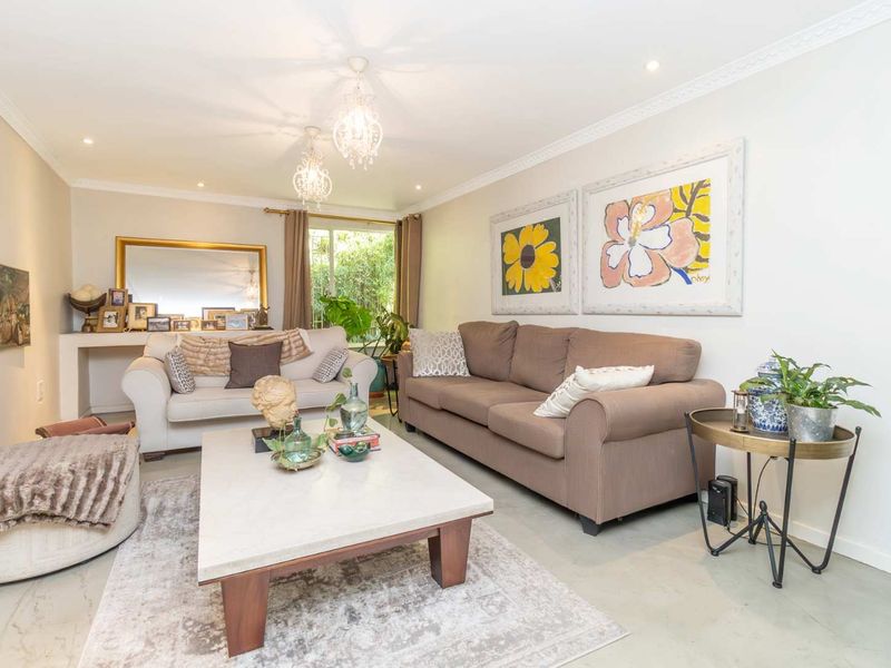 Charming, Characterful, Peaceful Home in the Heart of Hurlingham Manor - Photo 6
