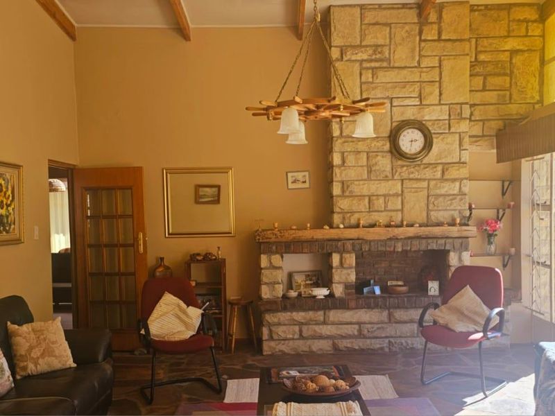 Exquisite Four-Bedroom Home Nestled in Nature – Your Private Oasis Awaits - Photo 4