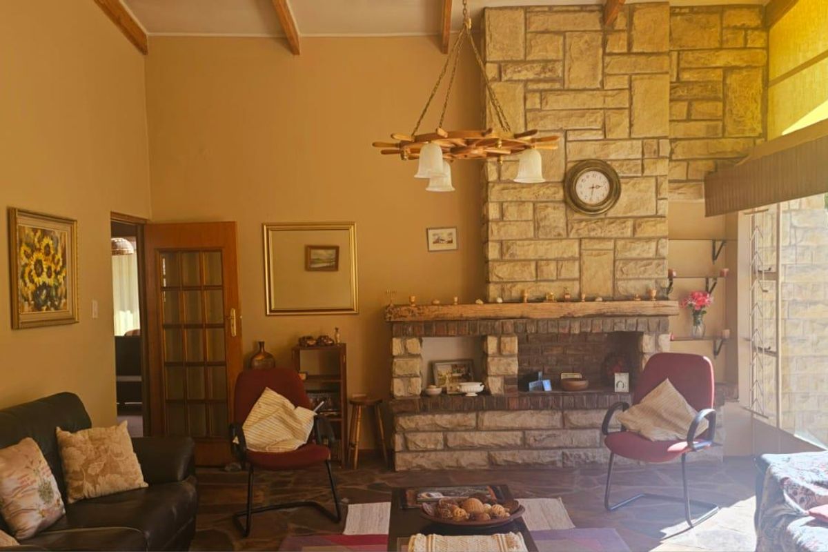 Exquisite Four-Bedroom Home Nestled in Nature – Your Private Oasis Awaits - Photo 4