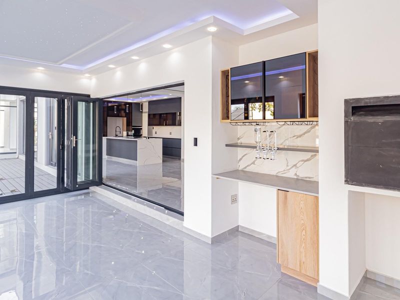 Stunning Newly Built 5-Bedroom Dream Home with Modern Luxury and Space. - Photo 9