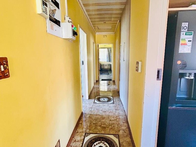 3 bedroom house for sale in good area of Vryheid - Photo 6