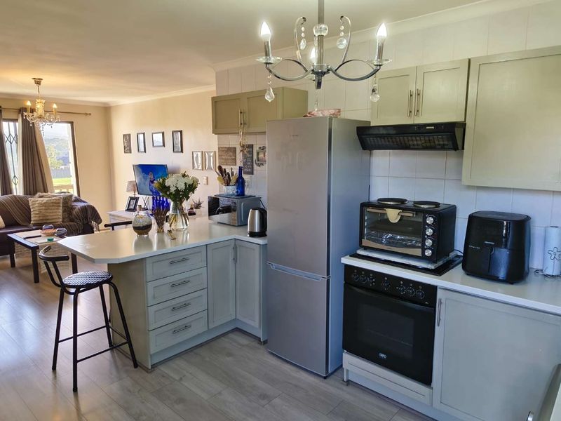 Stylish 2-bedroom townhouse to rent in Carmen Villas - Photo 4