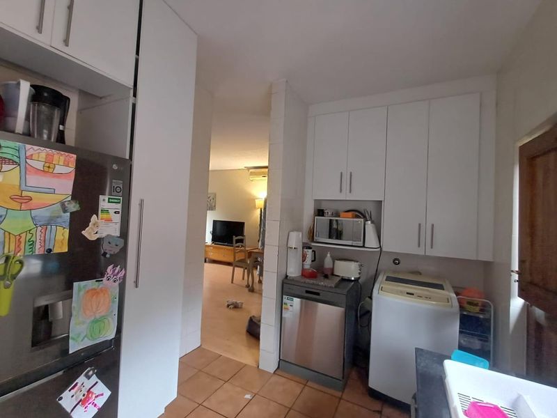 Charming Duplex Living in Sought-After Bromhof – Perfect for Families - Photo 3