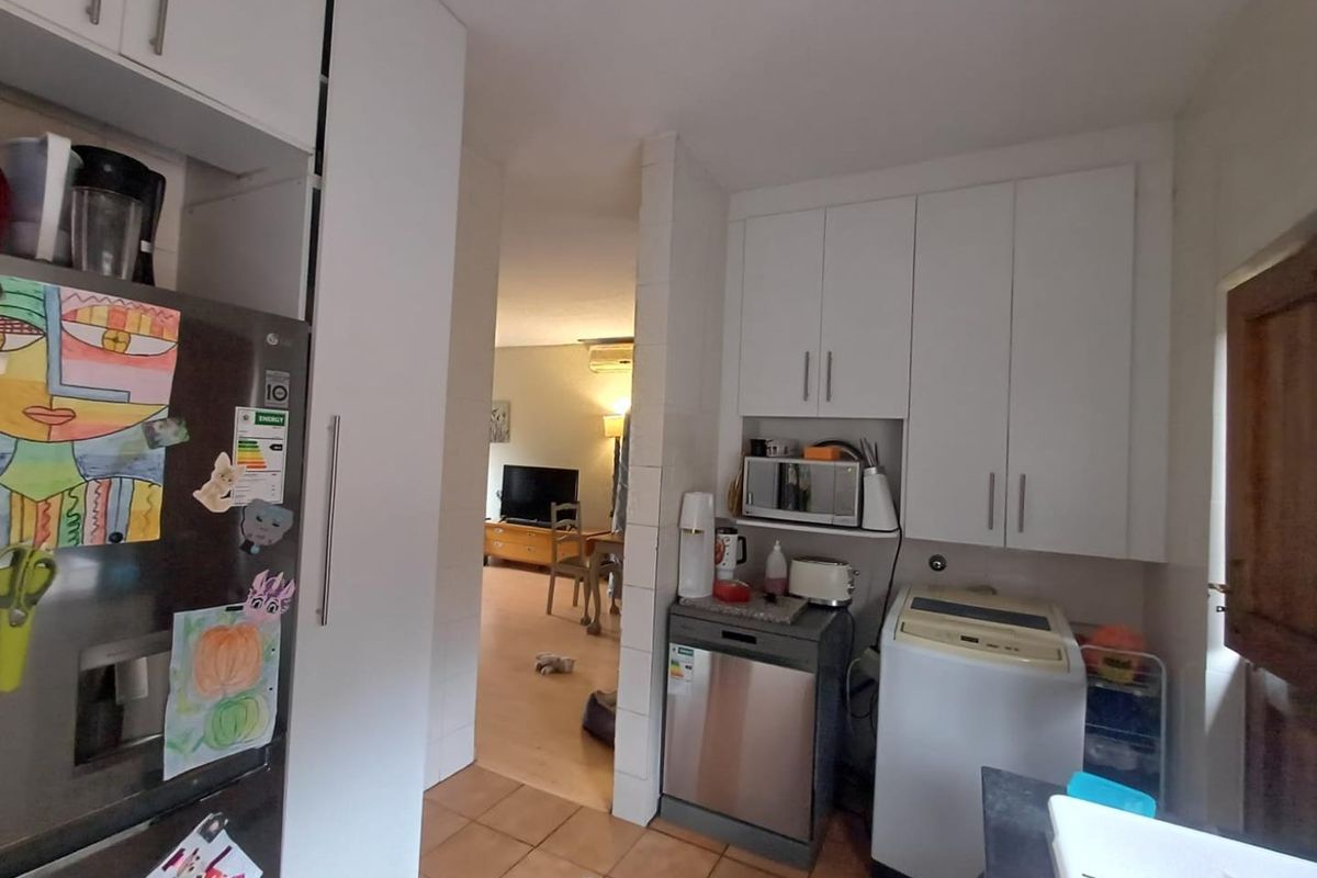 Charming Duplex Living in Sought-After Bromhof – Perfect for Families - Photo 3