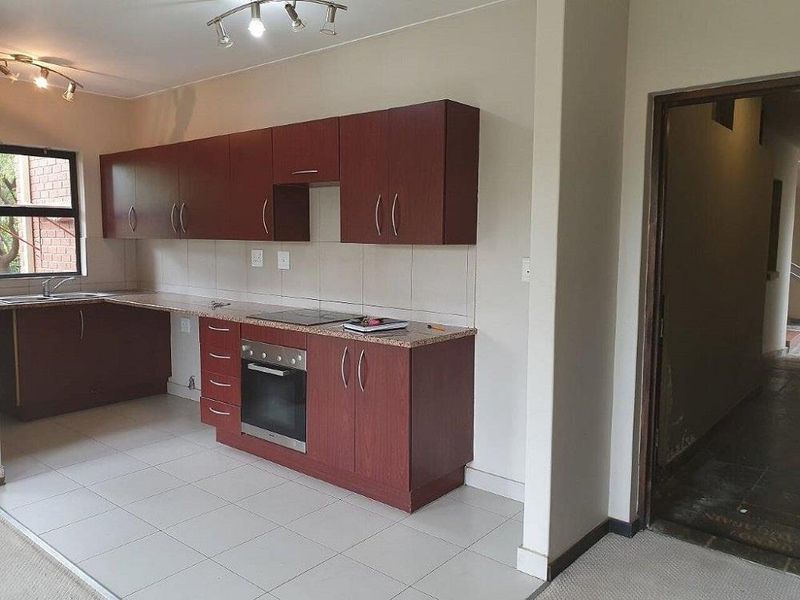 2 Bedroom 2 Bathroom Ground floor apartment for rent in beautiful Golf Estate R9000 available 1 August - Photo 2