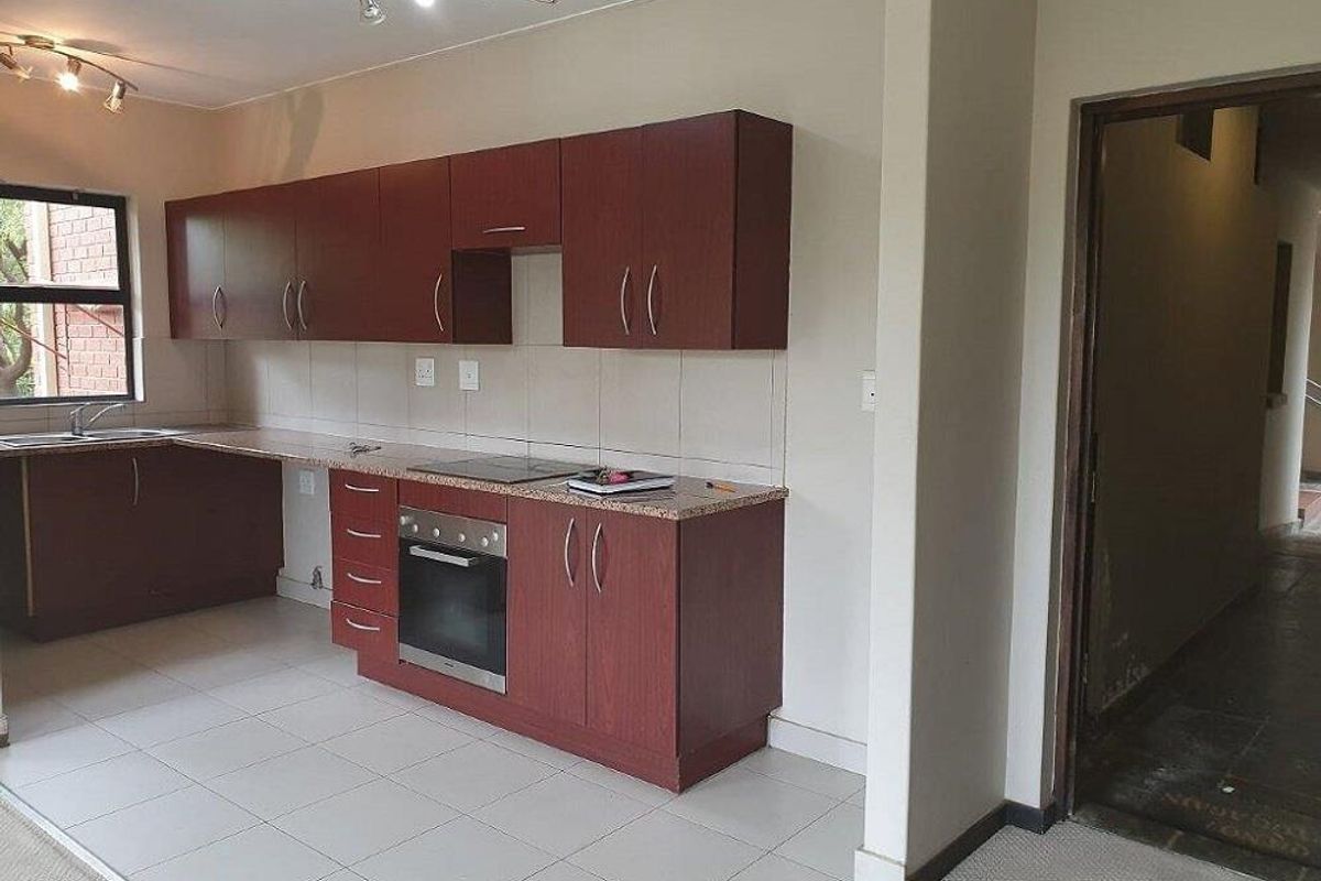 2 Bedroom 2 Bathroom Ground floor apartment for rent in beautiful Golf Estate R9000 available 1 August - Photo 2