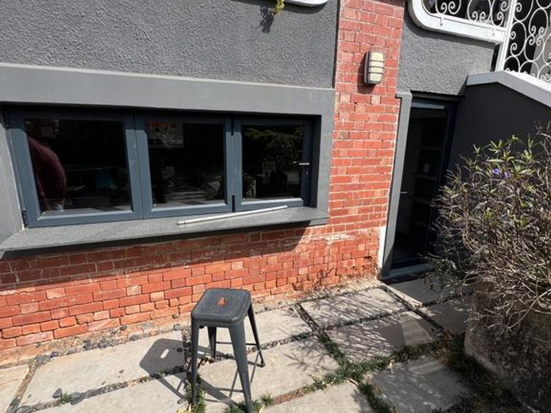 SPACIOUS 3-BEDROOM HOME WITH GRANNY FLAT & POOL - Photo 6