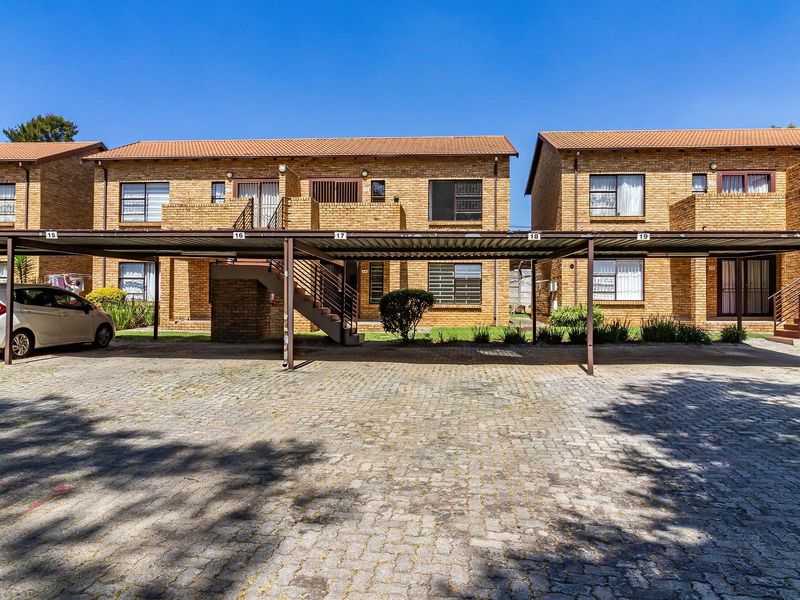 2 Bedroom Townhouse to Rent in Blackheath - Photo 3