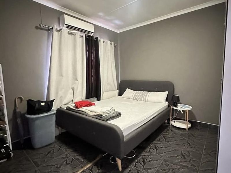 2 Bedroom Flat for Sale - Photo 4