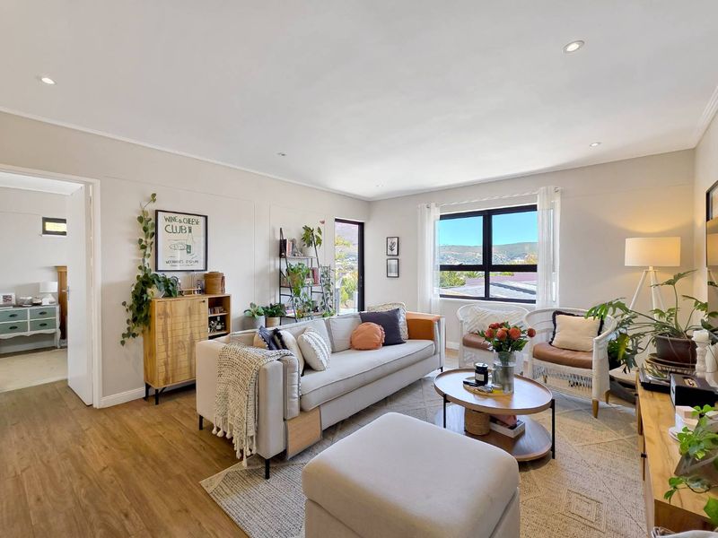 Beautiful Sunny Apartment with Iconic Mountain Views - Photo 6