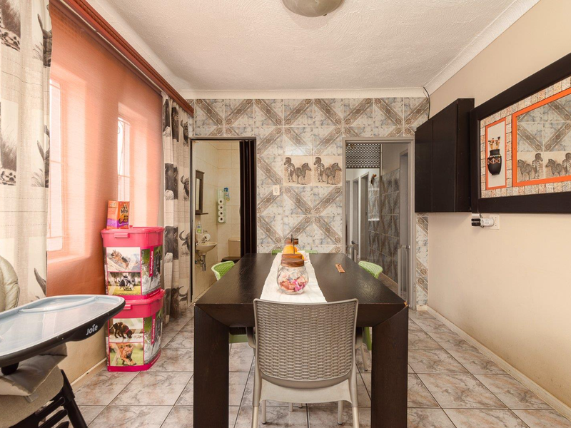Spacious Family Home with a Separate Granny Flat in General Albertspark - Photo 5