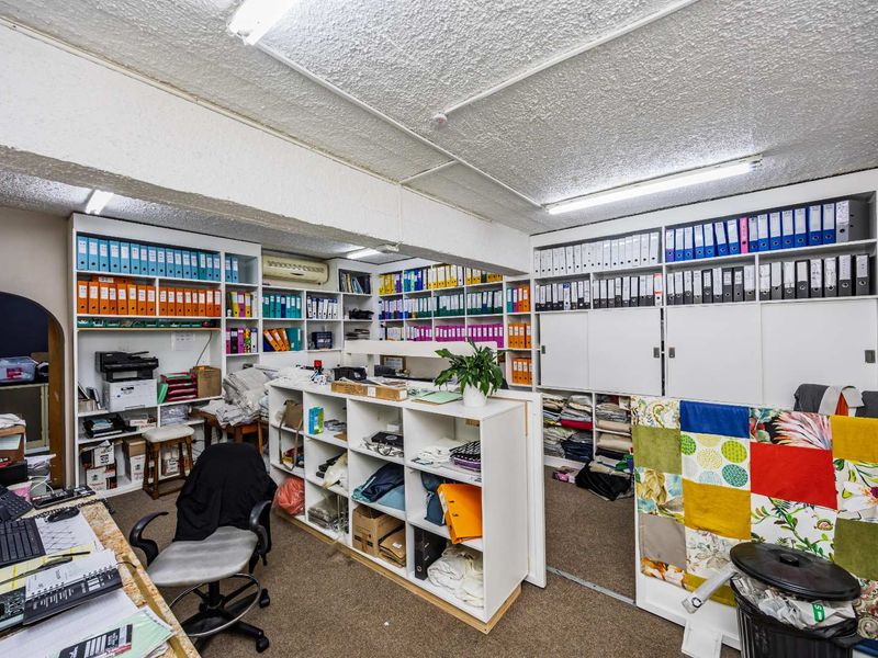Corner commercial property perfectly located on Devereaux Avenue - Photo 9