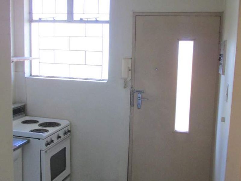 A BACHELOR FLAT TO RENT IN SUNNYSIDE - Photo 4