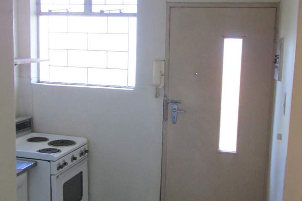 A BACHELOR FLAT TO RENT IN SUNNYSIDE - Photo 4