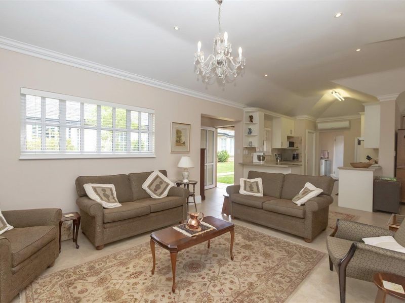 Charming three-bedroom home - Photo 4