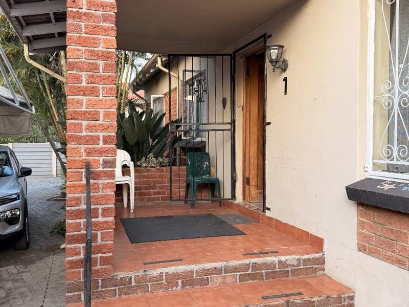 Investment Property with 5 Bachelor Flatlets - Photo 5
