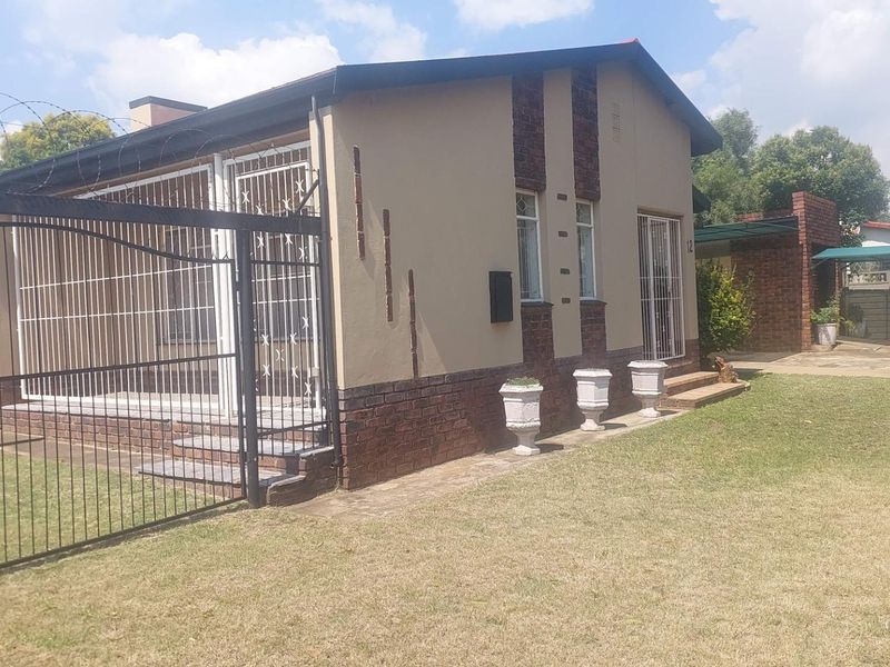 Your Dream Home Awaits: Comfort, Style & Safety! - Photo 2